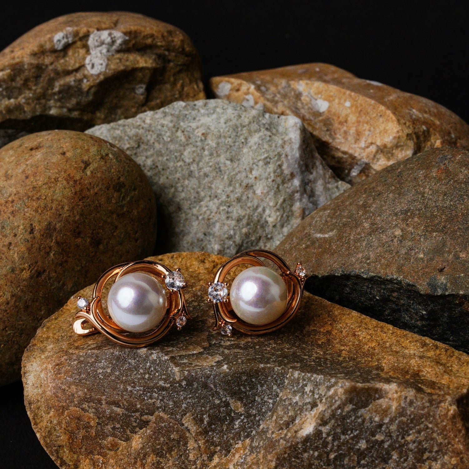 Classic Pearl Nest Earstuds