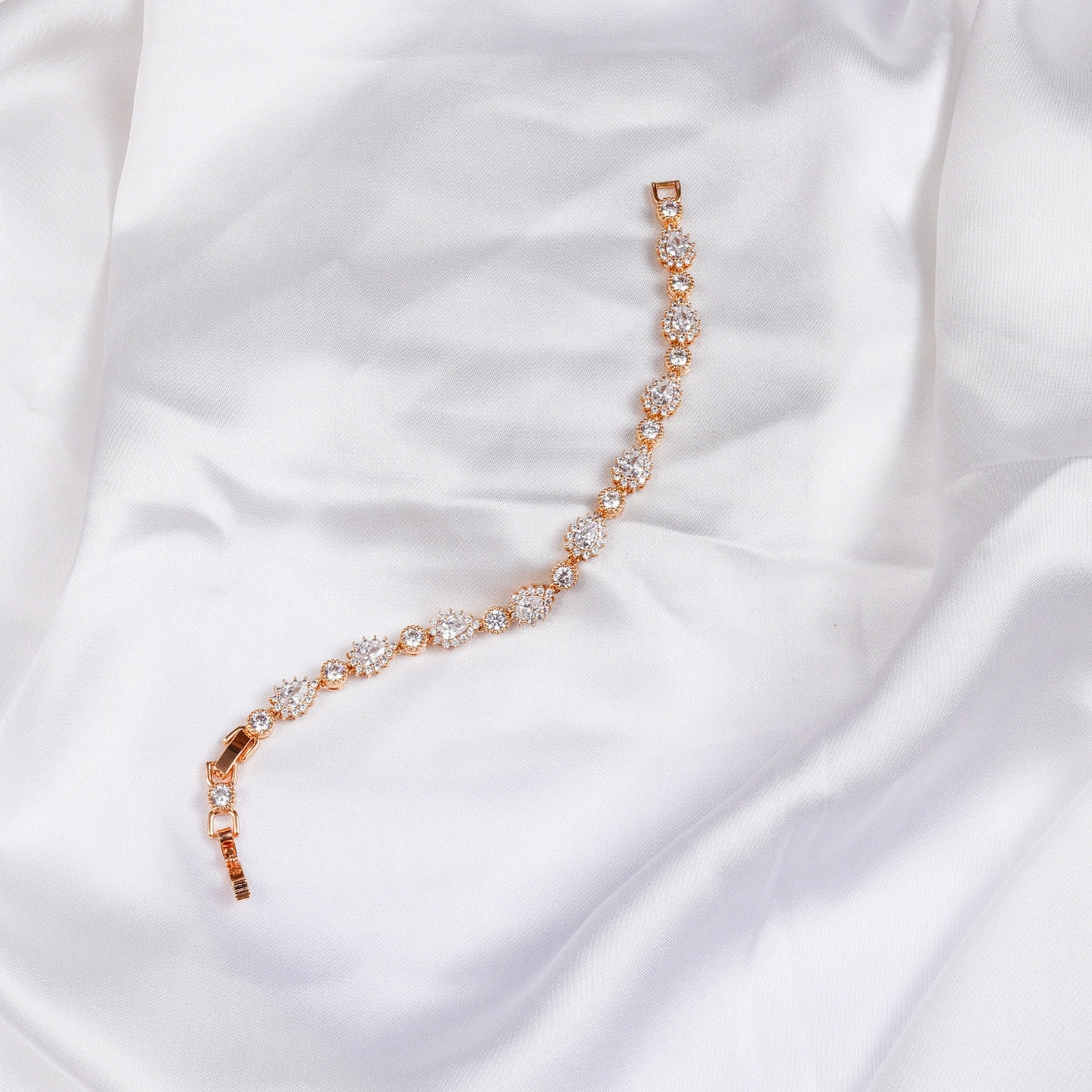 Tudo-Classic Crystal Cluster Bracelet
