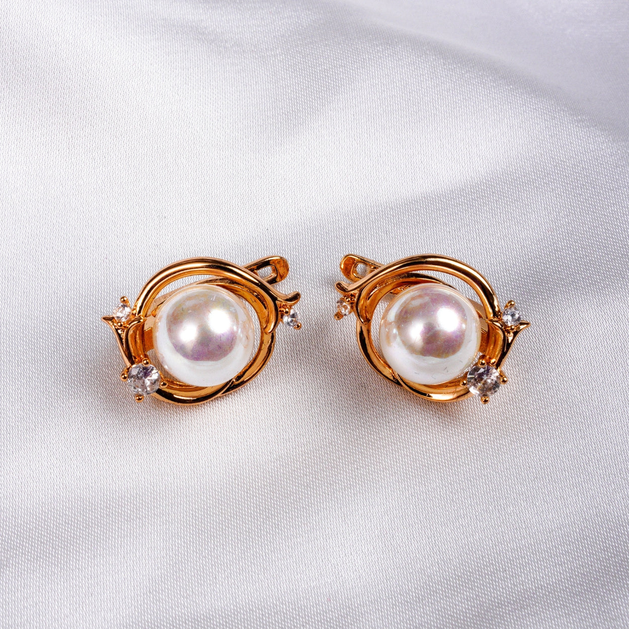 Classic Pearl Nest Earstuds