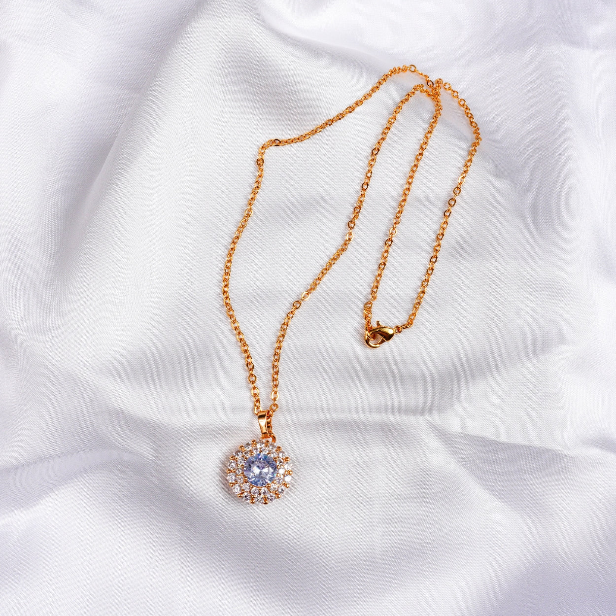 Tudo-Golden Solitaire Halo Necklace
